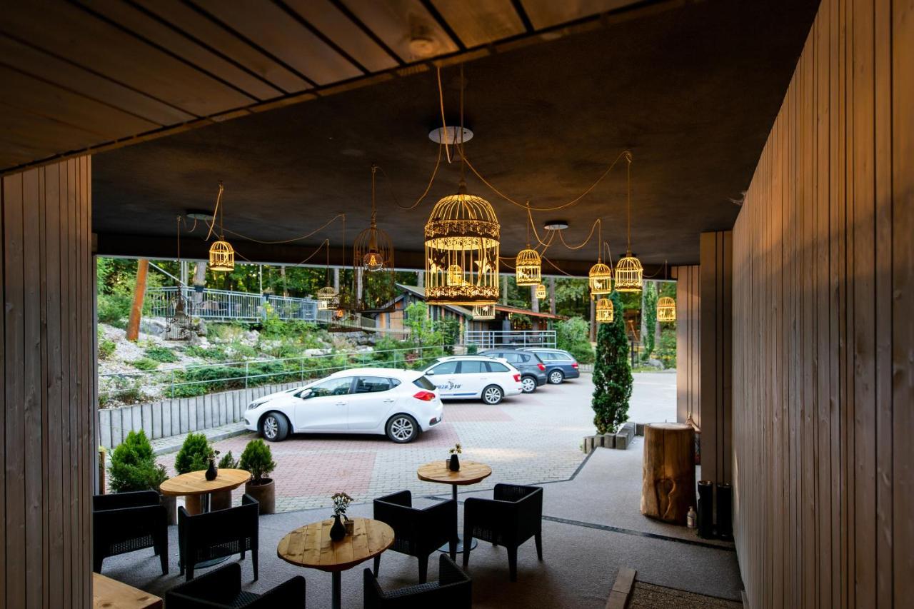 Hotel Veverica Тренчин Экстерьер фото