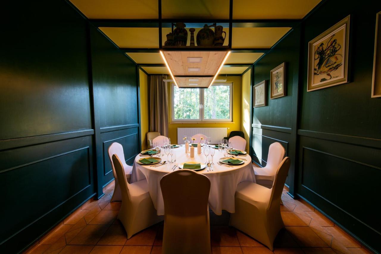 Hotel Veverica Тренчин Экстерьер фото
